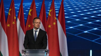 وزير خارجية هنغاريا: خطة الصين للتسوية في أوكرانيا تستحق الدراسة