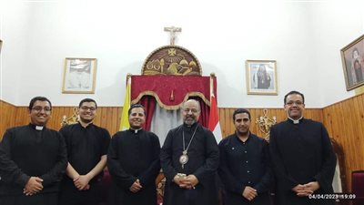 بطريرك الأقباط الكاثوليك يستقبل شمامسة الإيبارشية البطريركية للتهنئة بعيد القيامة