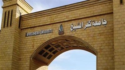 رئيس جامعة كفر الشيخ يتفقد ورش ومعامل كلية الهندسة