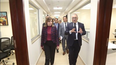 وزيرة الثقافة تتفقد سير العمل بمقر الوزارة بالعاصمة الإدارية الجديدة