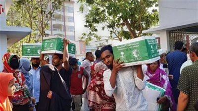 مركز الملك سلمان للإغاثة يوزع 24 طنًا من السلال الغذائية بجمهورية بنغلاديش