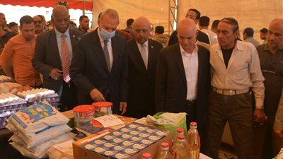 صور - محافظ القليوبية يفتتح معرض أهلا رمضان بكفر شكر