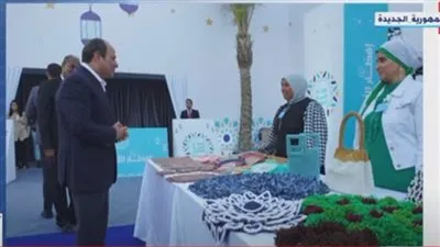السيسي خلال تفقده معرض الأسر المنتجة بالأسمرات: سنوفر أي معدات تحتاجونها