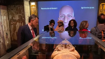 وزير السياحة والآثار يفتتح معرض 