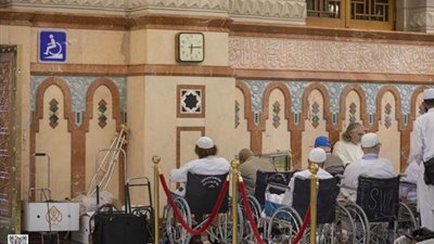 مصليات خاصة وعربات كهربائية لكبار السن والأشخاص ذوي الإعاقة بالمسجد النبوي