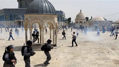 الاحتلال الإسرائيلي يعتقل 15 فلسطينيًا من المسجد الأقصى