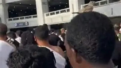  ما هي قصة العصفور الذي يطوف الكعبة فوق رأس معتمر؟