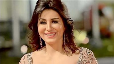 وفاء عامر تنهار من الصراخ بعد اقتحام الثور المطعم في 