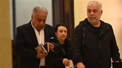 توافد عدد من الفنانين على عزاء والد دينا الشربيني 