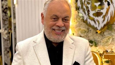 أشرف زكي يعلق على إصابة الزعيم بالزهايمر: