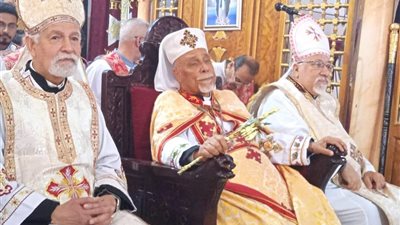  الأنبا كيرلس يترأس قداس أحد الشعانين بالقوصية 