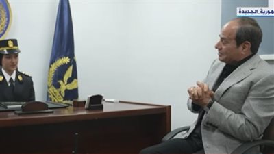 بعد سنة هتفرق معاكي.. نصيحة مهمة من الرئيس السيسي لضابطة حقوق الإنسان بقسم مدينة نصر