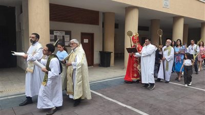 مطران السريان الكاثوليك يحتفل بأحد الشعانين بالظاهر 