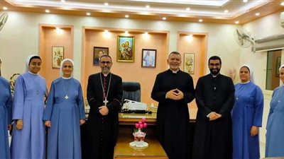 الأنبا دانيال لطفي والأب متى شفيق يزور دير ومدرسة الراهبات المصريات بالإسماعيلية