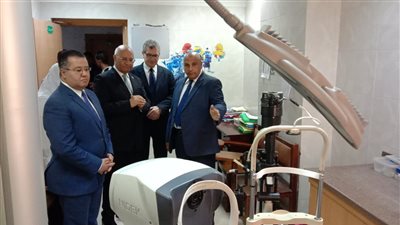 رئيس جامعة بنها يتفقد المركز الطبي لجراحة العيون بالمستشفى الجامعي