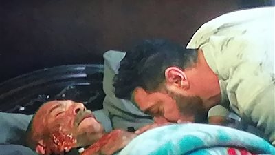 مصطفى شعبان يقوم بتغسيل والده.. الحلقة 21 من مسلسل 