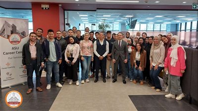 مركز التوظيف بجامعة عين شمس ينظم جلسة تعريفية لطلاب كلية الحقوق 