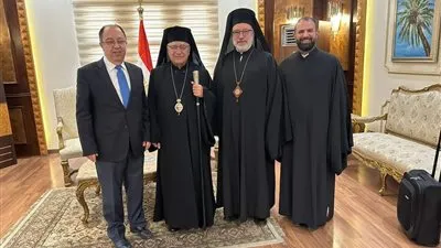 بطريرك الروم الكاثوليك يصل مصر للمشاركة في احتفالات عيد القيامة المجيد
