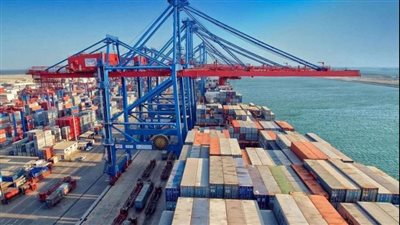 ميناء دمياط يتداول 33 سفينة حاويات وبضائع عامة