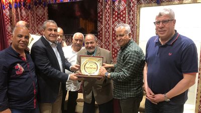 نجوم الأهلي القدامى يكرمون طه اسماعيل