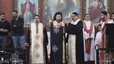 الأنبا باخوم يترأس بصخة الصلبوت بقويسنا