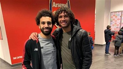 مفاجأة لن تصدقها.. محمد صلاح يُعاقب صديق العمر بهذه الطريقة 