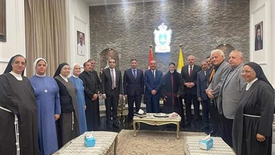 محافظ الإسماعيلية يزور الكنائس للتهنئة بعيد القيامة المجيد