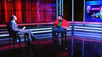 شاعر يفتح النار على عبير صبري بعد إساءتها لـ شعبان عبدالرحيم (فيديو)