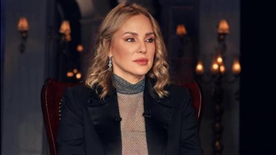 شيرين رضا: مفتقدة أحمد زكي وواحشنى قوي.. ومش بحب النكد