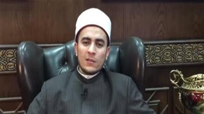 الإفتاء توضح حكم إخراج زكاة الفطر عن الغير (فيديو)