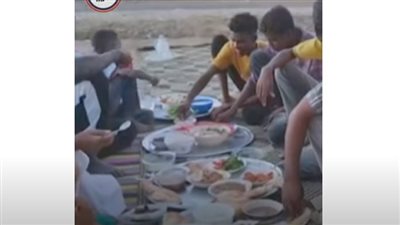 شاهد.. إفطار جماعي بطعم الحرب في شوارع الخرطوم