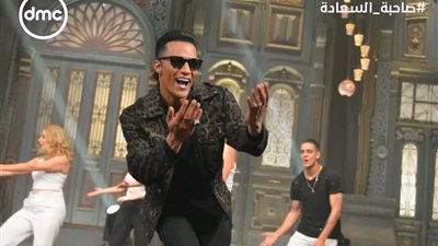 محمد رمضان يرقص ويلتقط صور مع جمهوره في العرض الخاص لفيلم هارلي (فيديو)