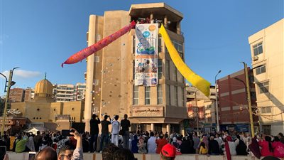 شلالات البالونات فرحة المواطنين في ساحات صلاة العيد ببورسعيد