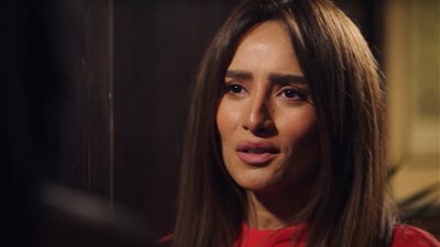 خليك واضح وصريح.. رسالة غامضة من الفنانة زينة تثير التساؤلات