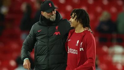 كلوب يكشف عن مركز جديد لأرنولد مع ليفربول