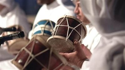 فرقة محمد بن فارس تحيي الألحان البحرينية خلال أمسية فنية في ثالث أيام عيد الفطر المبارك