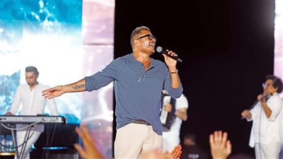 بحضور نجوم الفن.. عمرو دياب يتألق فى حفل الغردقة (صور)