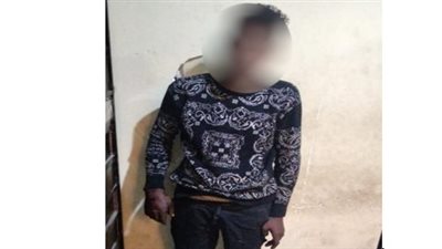 كشف ملابسات صور لشخص على مواقع التواصل مجردا من الملابس