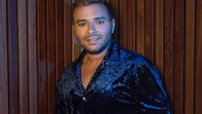 التوب على المتاجر الإلكترونية.. رامي صبري يحتفل بنجاح أغنيته 