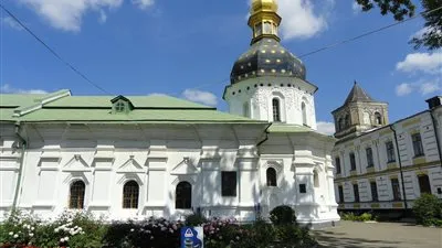 أسقف أيرلندا يوقع عقد شراء كنيسة جديدة بمدنية 