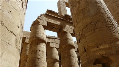 الأعلى للآثار عن شهر أبريل: ترميم 54 عمودًا بالكرنك.. واسترداد 250 قطعة أثرية 