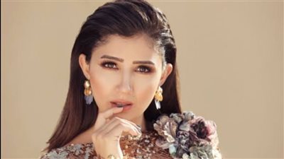 مي عمر تنتهي من مشاهدها الأولى بمسلسل 