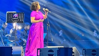 أول فيديو لسقوط شيرين عبد الوهاب من حفلها بدبي