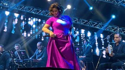 بعد سقوطها على المسرح.. إيهاب صالح يكشف تطورات الحالة الصحية لشيرين