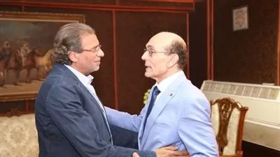 خالد يوسف يشيد بمسرحية 