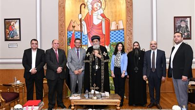 البابا تواضروس يستقبل نقيب الصحفيين ووفدًا من مجلس النقابة