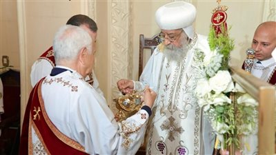 البابا تواضروس يترأس قداس الخمسين المقدسة في الكنيسة المرقسية بالإسكندرية