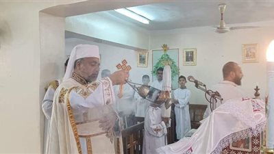 الأنبا عمانوئيل يحتفل بالقداس الإلهي برعية هروب العائلة المقدسة بقنا