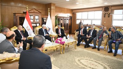 الداودي وغرباوي يستقبلان وزير التعليم العالي بجامعة جنوب الوادي 