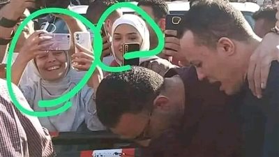 بعد ظهور جزء من جسمها.. الفتاة الضاحكة في جنازة مصطفى درويش تكشف حقيقة الصورة بعد الهجوم عليها